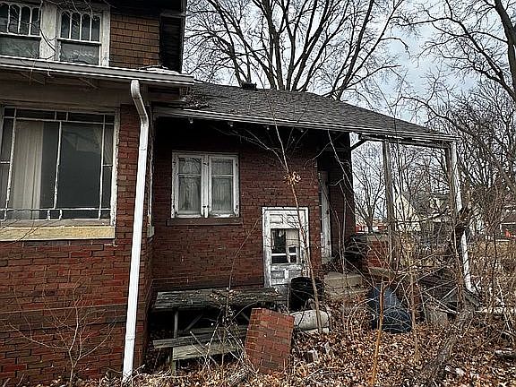 3rd image of 303 N Monroe St