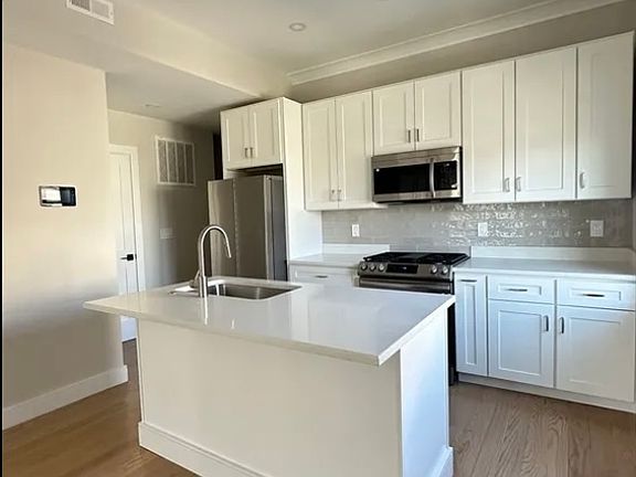 2nd image of 294 Princeton St #2
