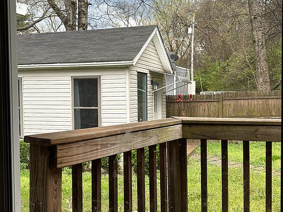 3rd image of 1801 Meadow Cliff Dr