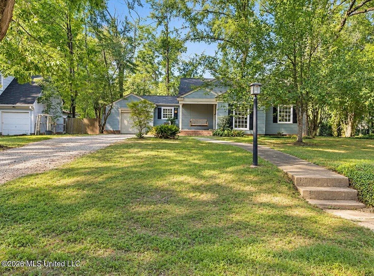 3 bed, 1.0 bath, 1280 sqft, $1,800 — Photo 1