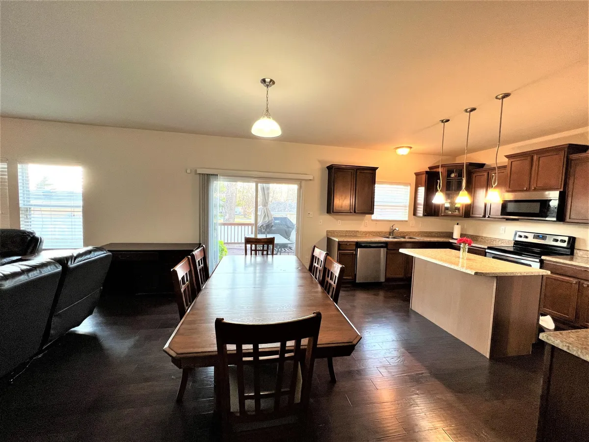 kitchen - 205 Brighton Park Dr