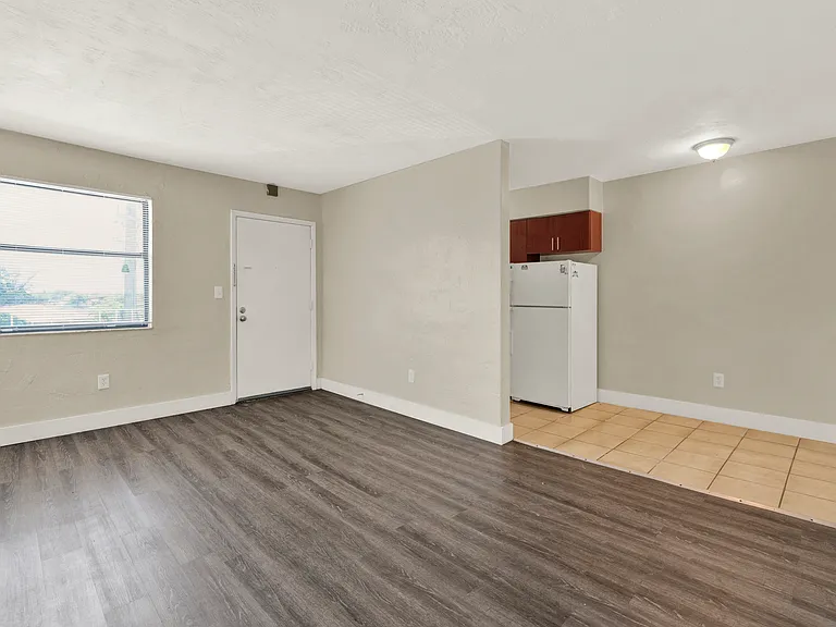 2621 NW 135th St #304 — Photo 2