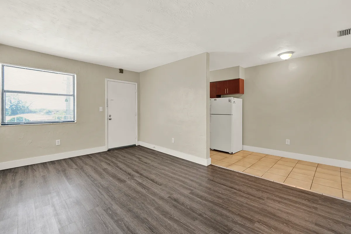 Building Photo - 2621 NW 135th St #304