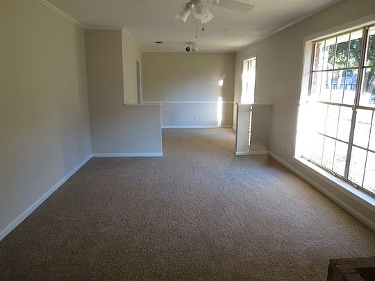 3rd image of 3920 Eileen Ln