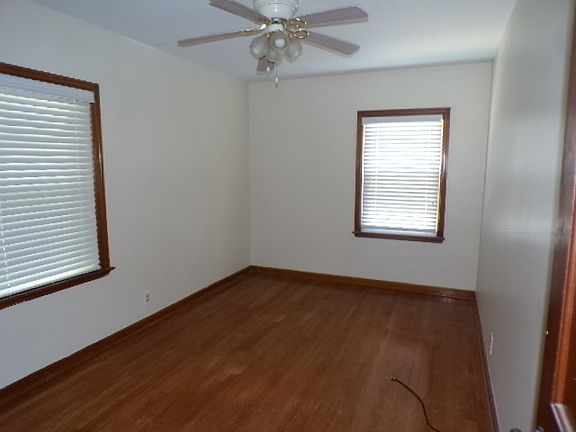 4th image of 28 E Kanawha Ave