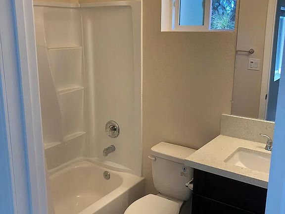 5th image of 120 Ballantyne St Unit 2
