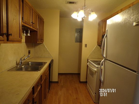 2nd image of 917 NE Tortoise Dr #A