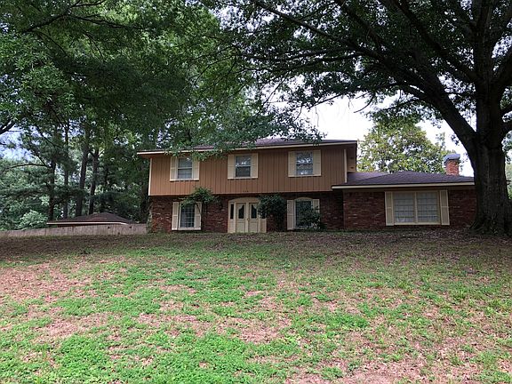 3rd image of 220 McCollum Dr