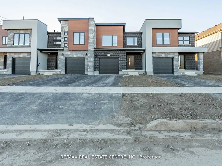 3142 Turner Cres — Photo 1