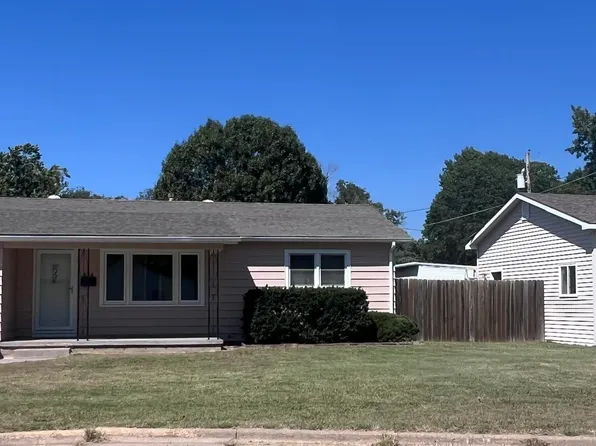 434 W Davis Rd, Valley Center, KS 67147