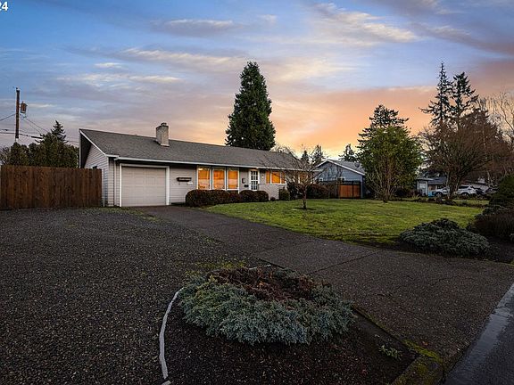 2nd image of 601 SE 94th Ave