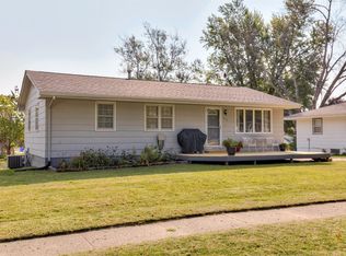 810 N 8th St, Indianola, IA 50125