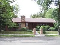 909 W Elm St photo 1