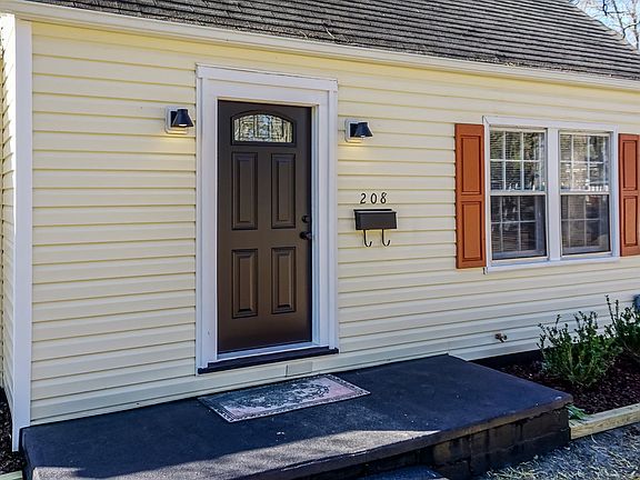 3rd image of 208 Crescent Dr