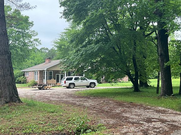 3rd image of 1460 Hill Dr