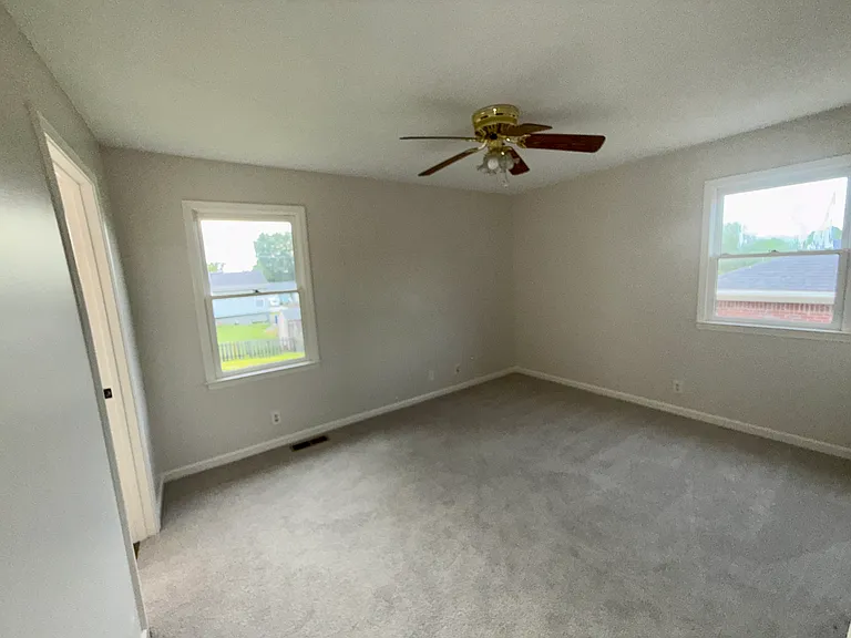 1604 Hopkins Ct — Photo 10