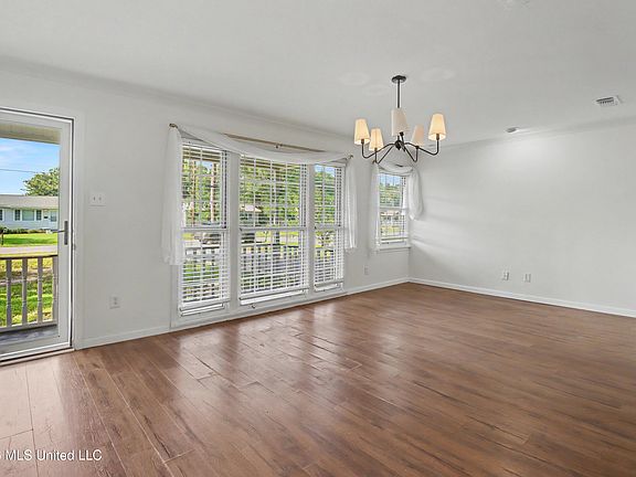 4th image of 317 42nd St