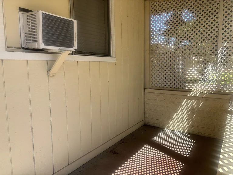 511 Coffee Rd — Photo 2