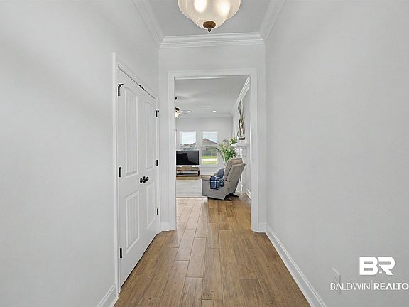 3rd image of 848 Connolly Ave