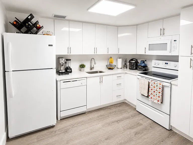 300 Bayview Dr #203 — Photo 6