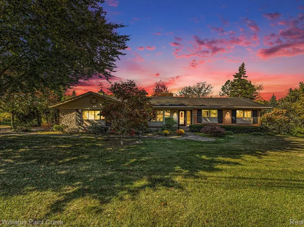 6720 Castle Dr, Bloomfield Hills, MI 48301