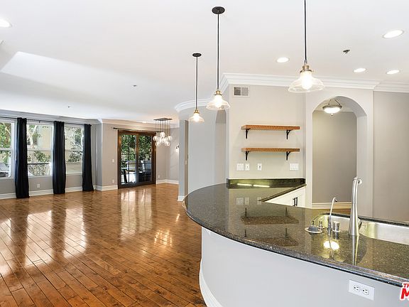 3rd image of 850 N Croft Ave APT 204