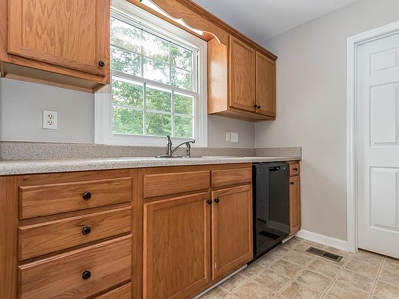 5th image of 3505 Sidneys Way