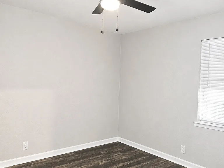 4412 Central Ln — Photo 11