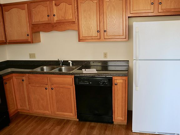 5th image of 196 Georgetown Dr APT 18