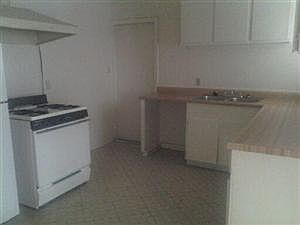 3rd image of 1004 W Camp Cir