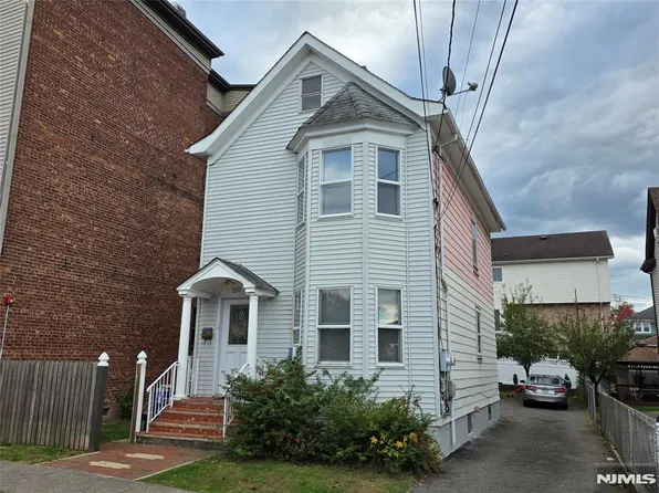 126 Plauderville Ave, Garfield, NJ 07026