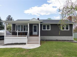 8 Clarendon St, Branford, CT 06405