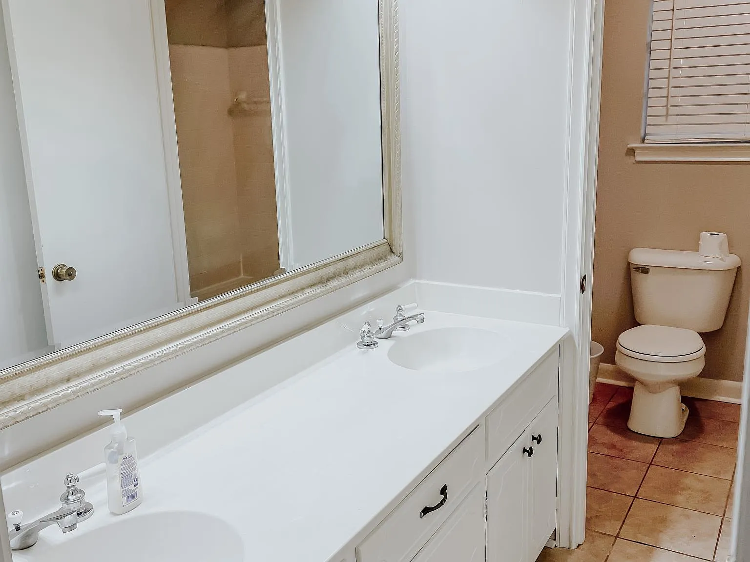 1014 Leycester Dr — Photo 2