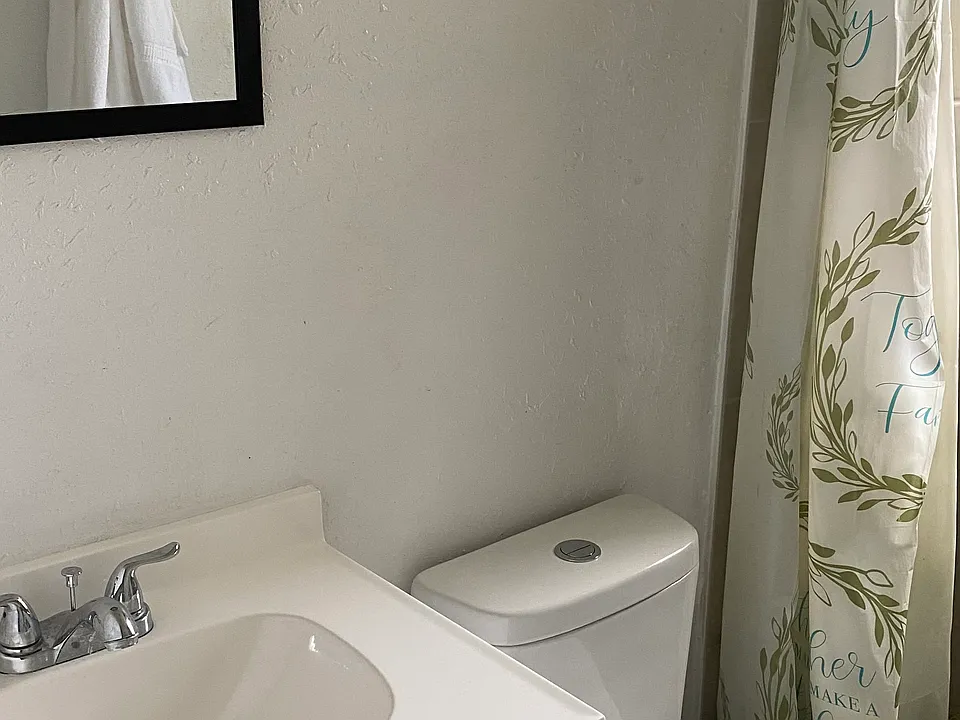 10 Southlawn Cir