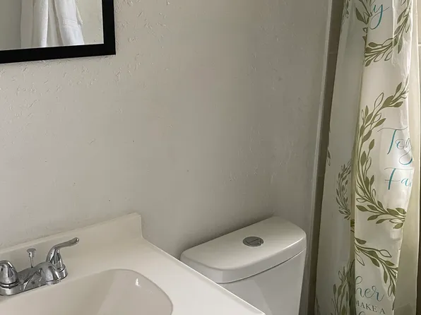 10 Southlawn Cir, La Marque, TX 77568