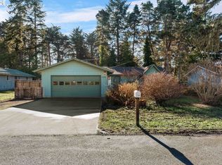 1160 Division St SE, Bandon, OR 97411