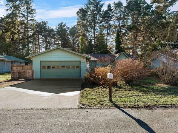 1160 Division St SE, Bandon, OR 97411