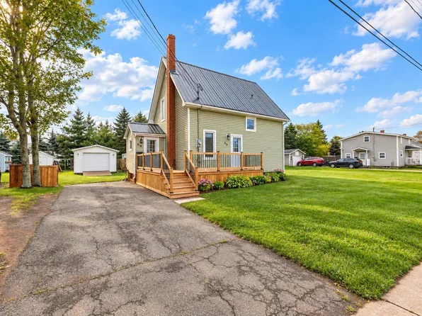 69 Bayview Dr, Summerside, PE C1N 3Z9