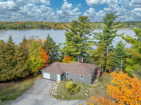 1017 Woods Ln, South Frontenac, ON K0H 2W0