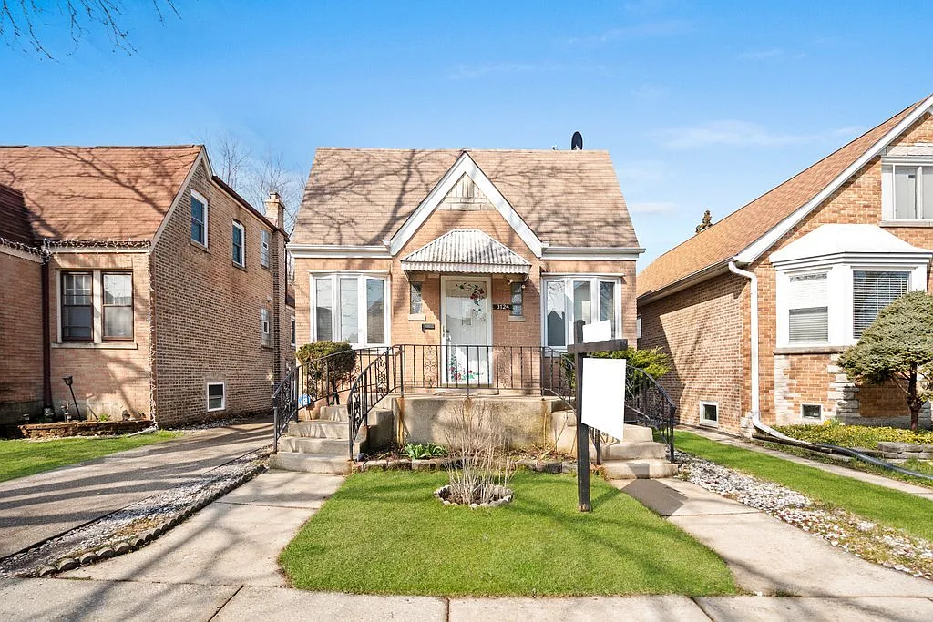 3124 N Oconto Ave photo 1
