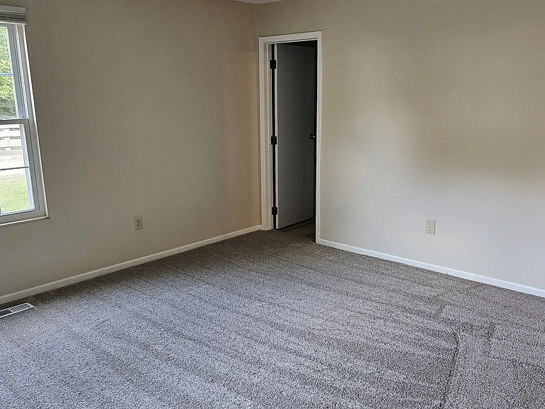 1150 Witt Rd — Photo 5