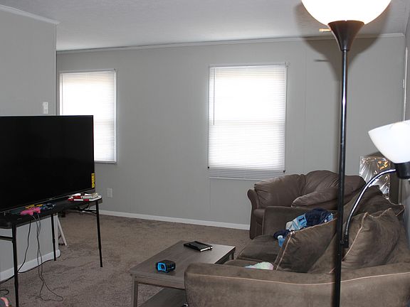 5th image of 301 Dahlia Dr