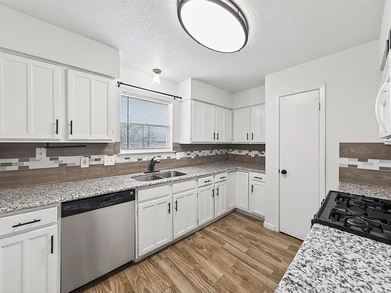 17002 Dew Drop Ln — Photo 6