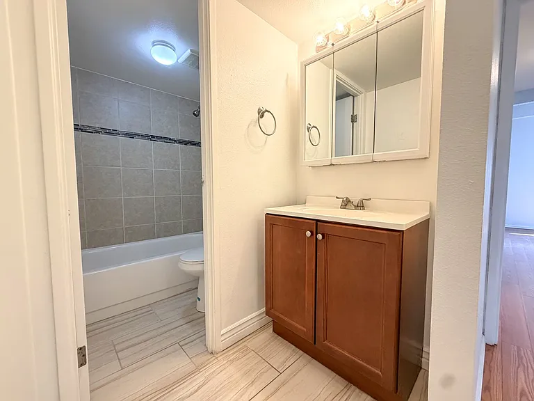 1433 N Williams St #602 — Photo 31
