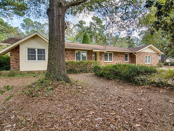 2nd image of 401 Dogwood Cir