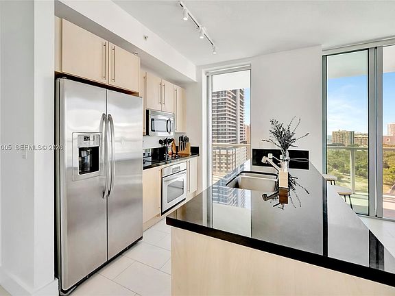 4th image of 79 SW 12th St #2201