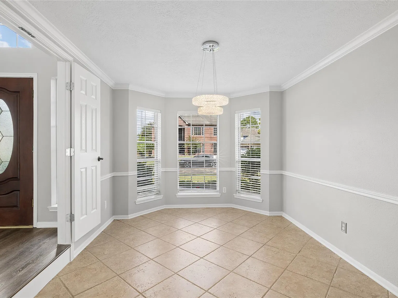3 bed, 2.5 bath, 2596 sqft, $2,599 — Photo 4