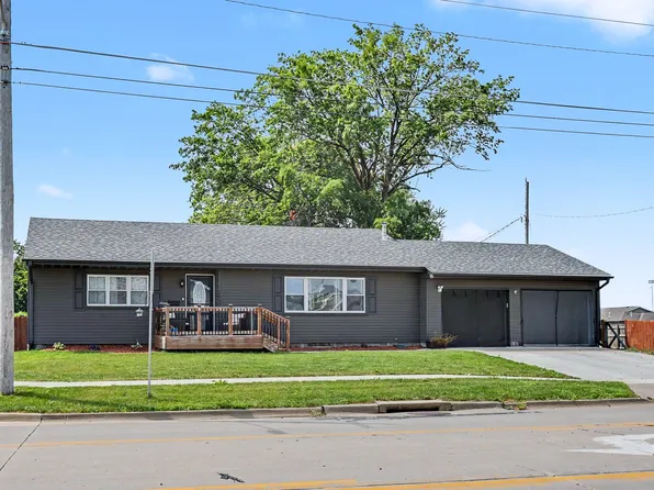 1604 W Pleasant St, Knoxville, IA 50138