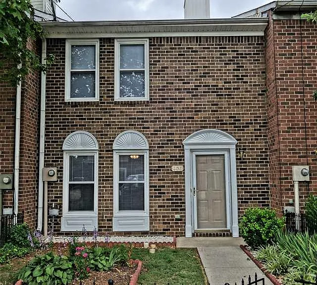 106 Crescent Cir — Photo 1