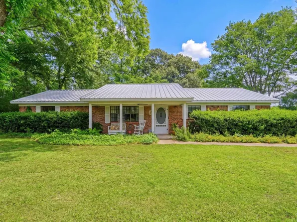 957 Gilmer Rd, Winnsboro, TX 75494